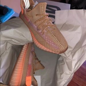 Yeezy 350 v2 Clay